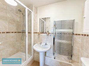 En-suite- click for photo gallery